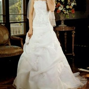 *MUST SEE* NWT David's Bridal sz 8 wedding dress